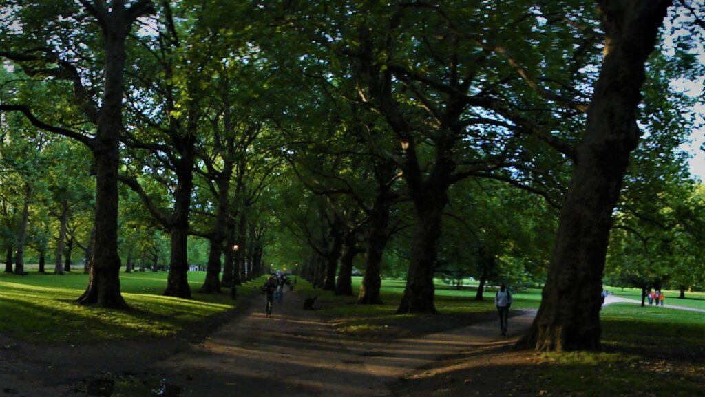 Is Hyde Park in London Really Worth Visiting